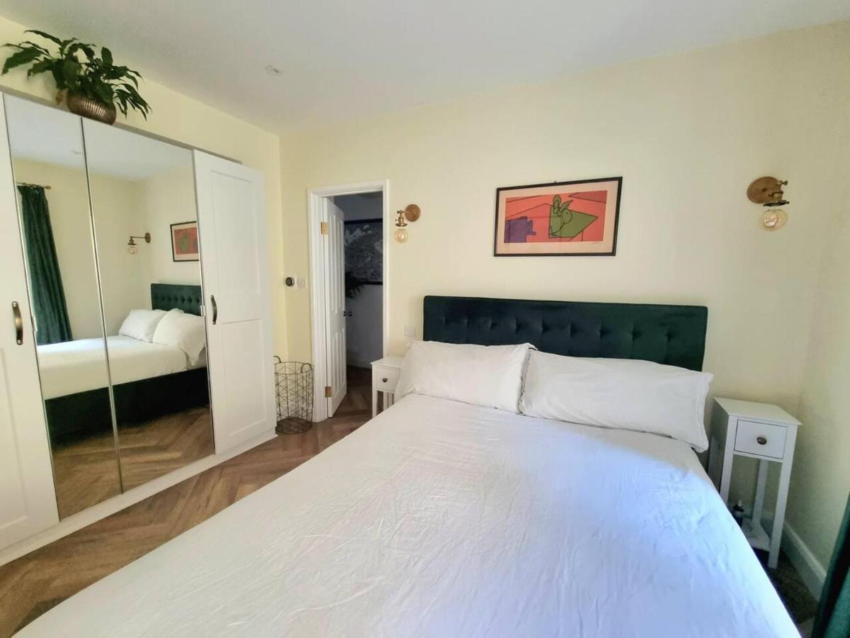 Spacious & Renovated 1-bed Garden Flat In * Londra