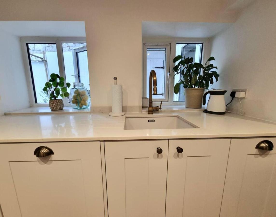 Appartamento Spacious & Renovated 1-bed Garden Flat In