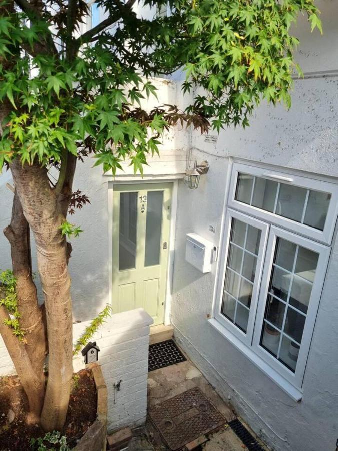 Spacious & Renovated 1-bed Garden Flat In *