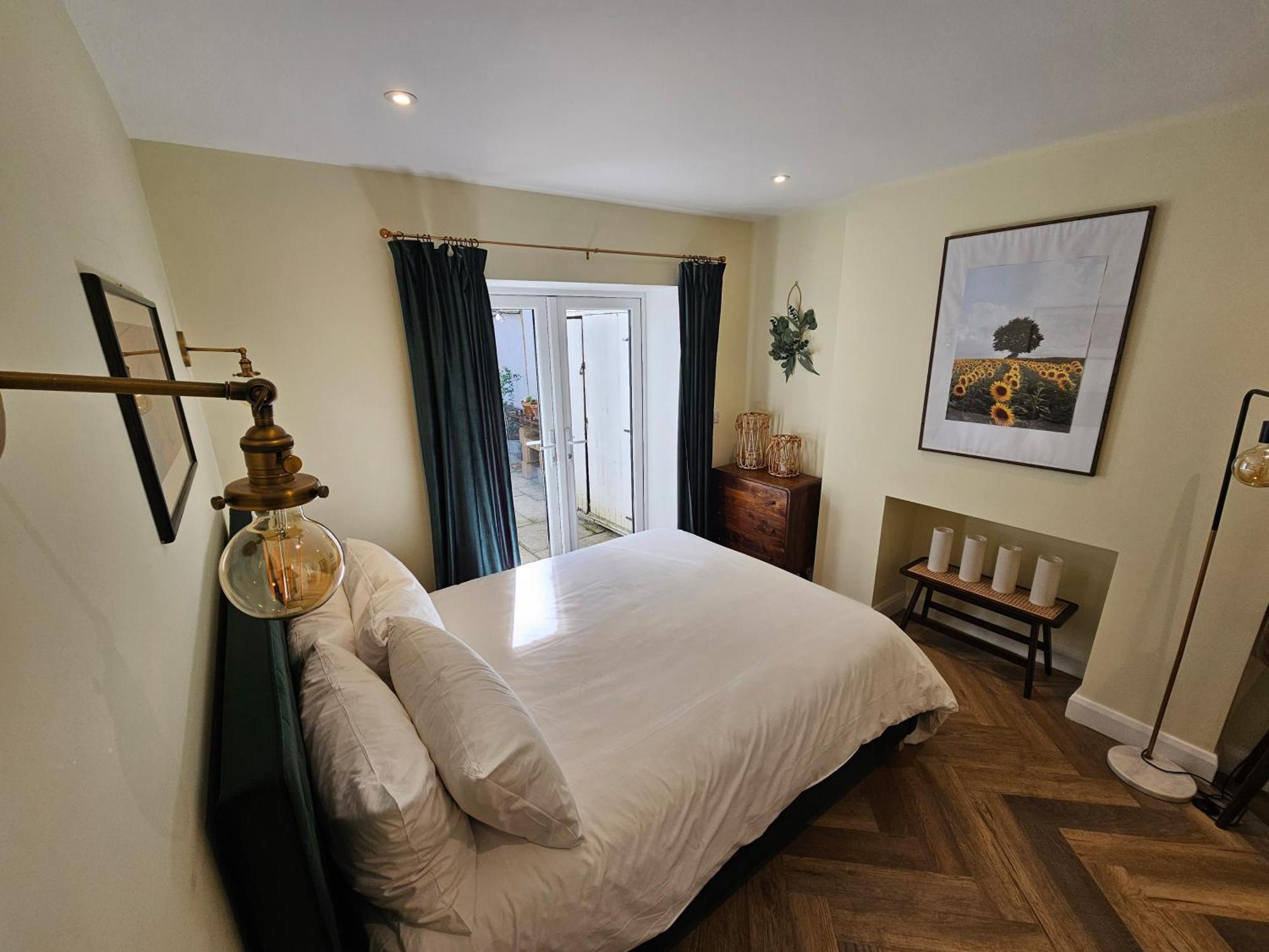 Spacious & Renovated 1-bed Garden Flat In Appartamento Londra